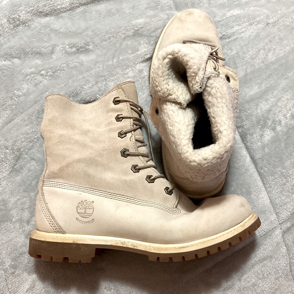 Cream High Top Timbs 🕊